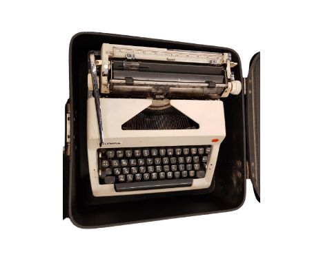 VINTAGE TYPEWRITER 