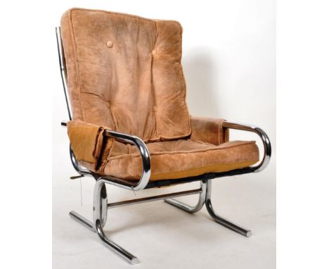 A retro 20th Century tubular framed chrome easy lounge armchair in the manner of Jerry Johnson. The chair having a tall sweep