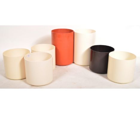 Terrence Conran - Habitat - Crayonne - A set of original retro vintage 20th Century plastic planters of cylindrical form. Eac