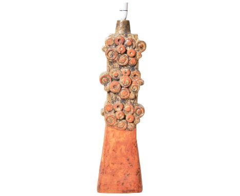 A large retro vintage 1970's studio art pottery lamp in the manner of Troika. The light of brutalist form having three groups