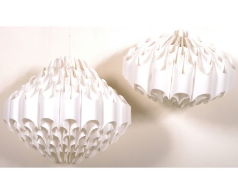 A graduating pair of retro 20th Century hanging ceiling light chandelier shades in the manner of Havlova Milanda for Vest, th