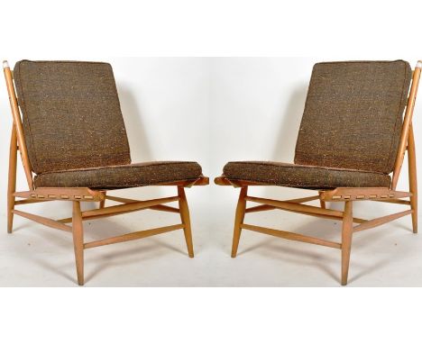 Lucian Ercolani - Ercol - Model 427 - An original pair of retro vintage 1960's beech and elm modular easy lounge chairs havin