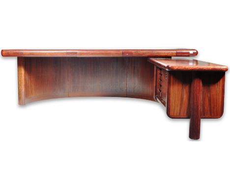 Dyrlund - Super Skyline - The original retro vintage 1980's Danish rosewood excecutive desk. Solid and heavy rounded edge ros