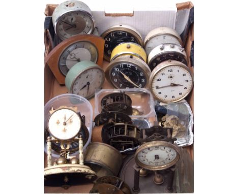 Mixed Lot: quantity of French clock movements, year going timepieces and assorted alarm clocks (qty) 