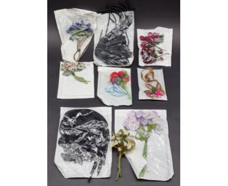 FABRIC FLOWERS:&nbsp;a small collection of vintage faux floral bouquets and similar. (Tray) 