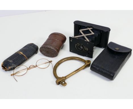 Lot to include a World War One Kodak Vest Pocket Camera in original case, a Boer War / WW1 two section Tea And Sugar Box, ant