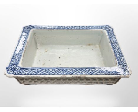 A Chinese blue and white porcelain planter, Qing, 19th century, width 23cm. 