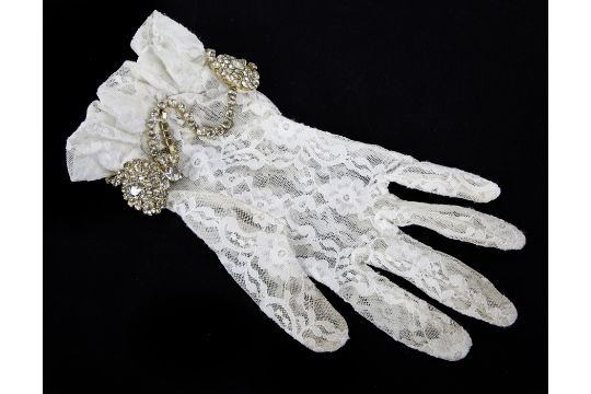white lace hand gloves