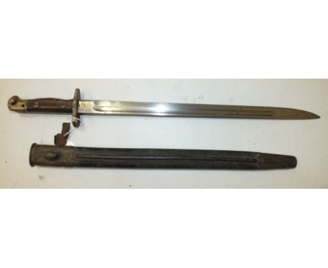 A WWI English bayonet 1907 pattern, with wood grip, single-fullered and single-sided blade, 43cm long, in metal-mounted leath