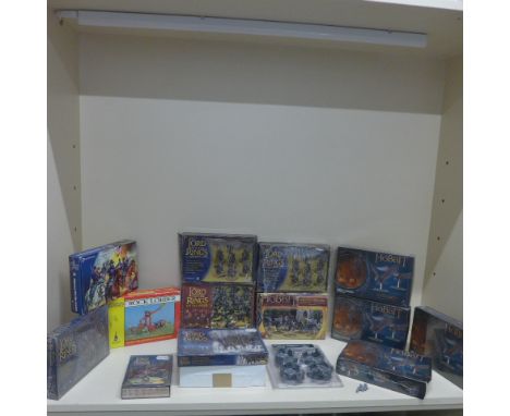 Games Workshop Lord of the Rings and The Hobbit - Eleven boxed figure sets, two others and three buildings - please see image