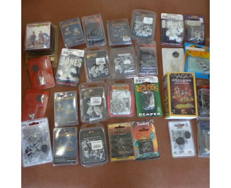 A large collection of approx 100 Lord of the Rings and other packaged metal and plastic Wargaming fantasy figures - please se