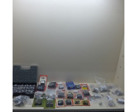 A collection of Lord of the Rings Mithril miniatures loose and boxed, unpainted metal figures 