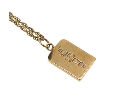 A 9ct gold ingot pendant and chain, rectangular ingot, jump ring bale, length including bale 3.8cm, width 1.8cm, hallmarked L
