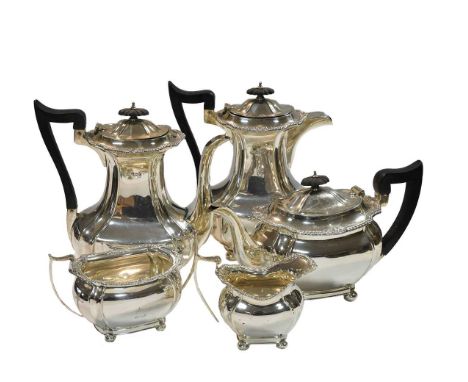 An Edward VII silver 5-piece tea and coffee set, mark of John Round &amp; Son Ltd., Sheffield 1905/6, the teapot of rectangul