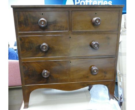 19th century Mahogany small chest of 4 drawers: On splayed bracket feet, width 78cm, height 78cm and depth 38cm. 