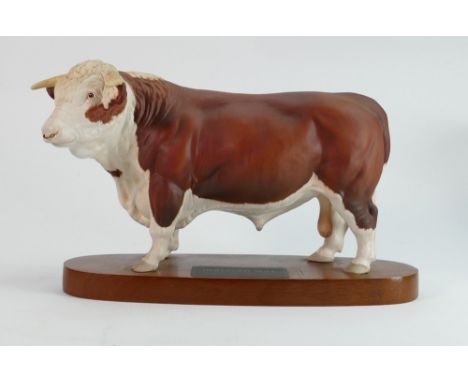 Beswick Connoisseur Hereford bull on plinth: 