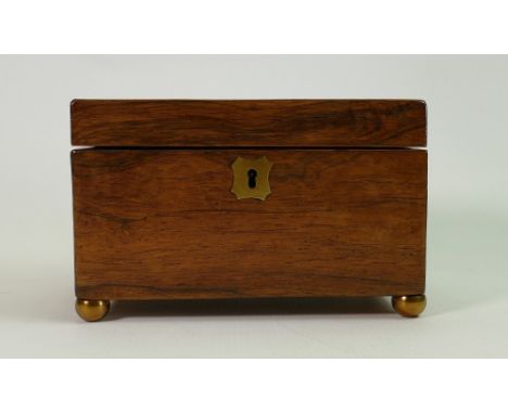 Victorian Rosewood tea caddy with brass fittings; Measuring 19 cm x 10.5 cm x 12 cm high. 
