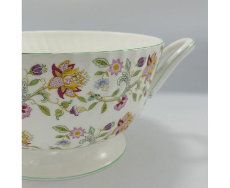 Minton Haddon Hall patterned dinner ware to include: 24cm large handled bowl, 2 open vegetable dishes, teapot, large shallow 