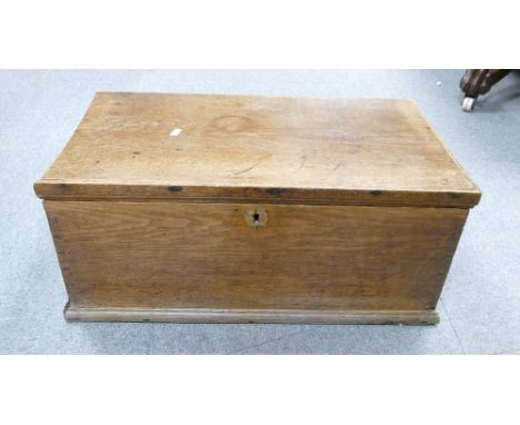 Small Oak tool chest: Measures 51cm x 36cm x 26cm high approx. 