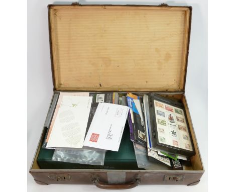 Collection of UK and other stamps: World Wildlife Fund of first day covers (100+) together with a quantity of mainly 1960's -