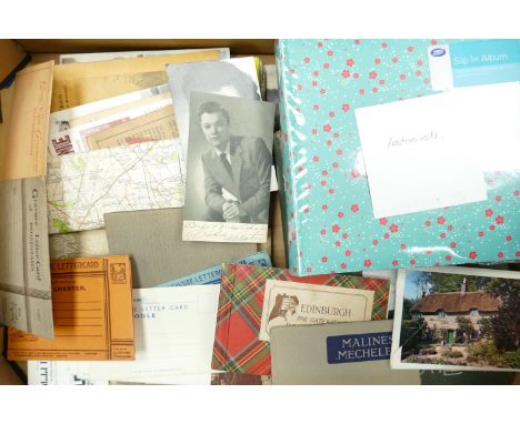 A collection of vintage postcards and booklets: Including 2 albums of vintage postcards from Dorset, Sussex etc. also pictori
