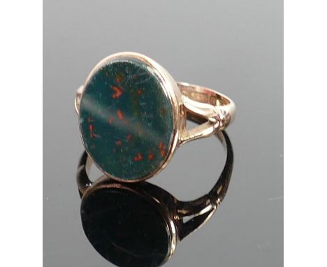 9ct gold bloodstone ring, size O, 3g. 