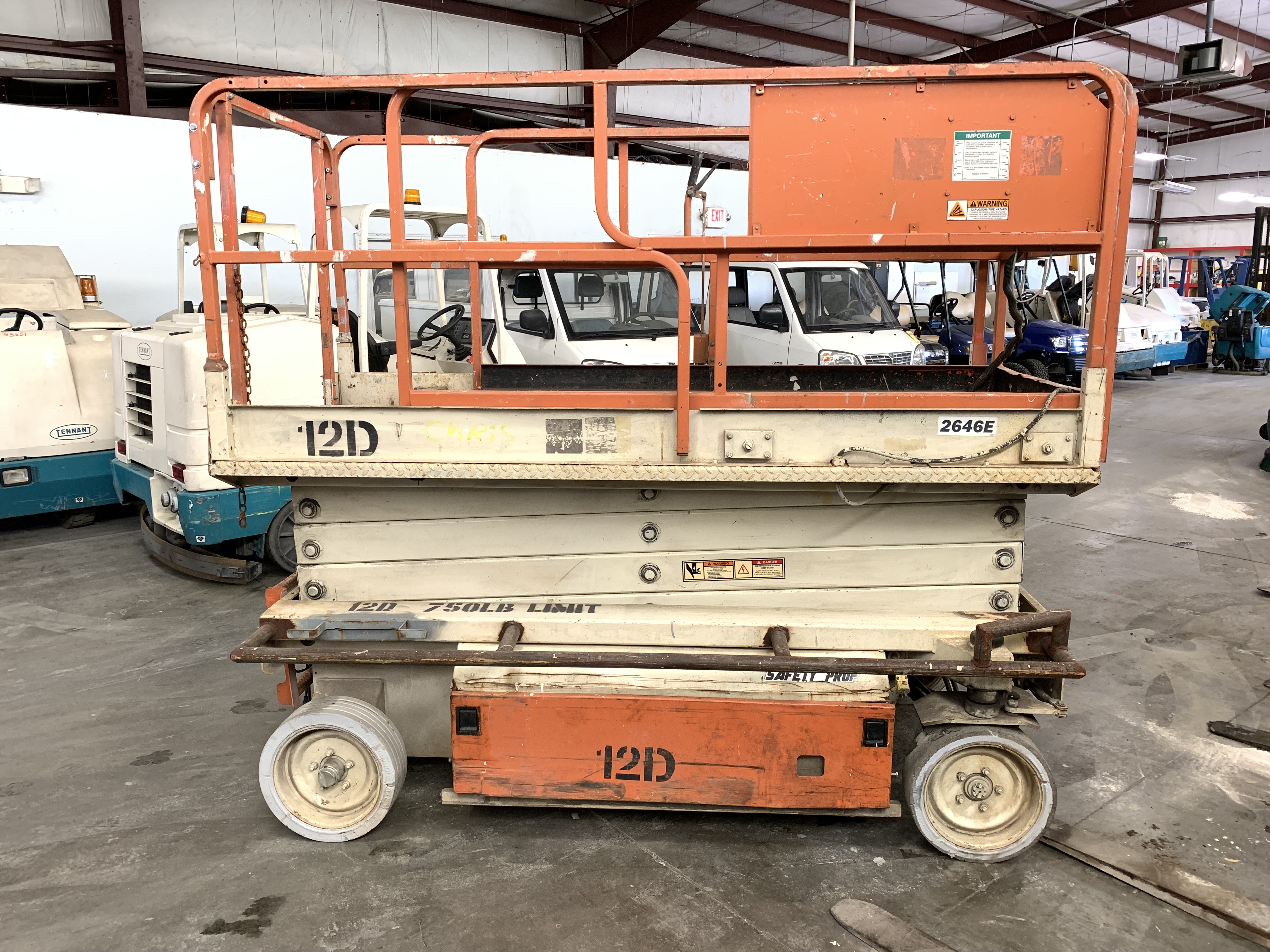 JLG 26' SCISSOR LIFT, MODEL 2646E, 750LB. CAPACITY, ELECTRIC, SOLID