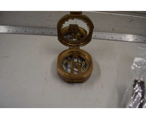 A brass cased compass with hinged lid marked No.777, 7cm wide
