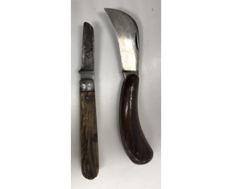 A pruning knife with antler scales, the blade (very worn / with loss) stamped "Barrett .... Sheffield", 11.6 cm long closed, 
