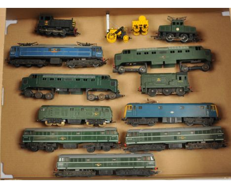 Tri-ang OO Gauge and Similar Group of Locomotives - to include 3x R357 Class 31 Locos 'D5572', R252/254 Steeple Cab with Pant