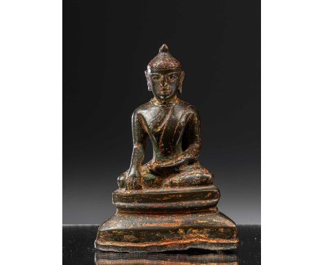 Bronze with traces of goldBirma 18th century  Dimensions: Height 13 cm Wide 8,5 cm Depth 5 cmWeight: 406 grams The Buddha is 