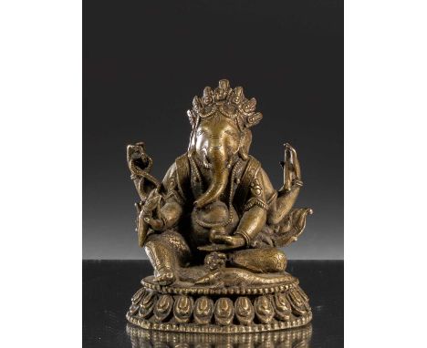 BronzeNepal or India , 18th century  Dimensions: Height 8,5 cm Wide 7,3 cm Depth 5 cmWeight: 335 grams Small statue of seated