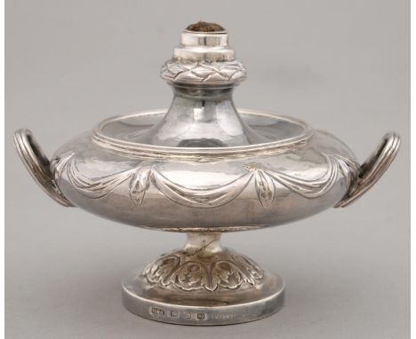 A VICTORIAN SILVER PATENT CIGAR LAMP, OF COMPRESSED FORM WITH REEDED HANDLES AND EMBOSSED WITH FESTOONS, ON FOOT, 10CM H, BY 