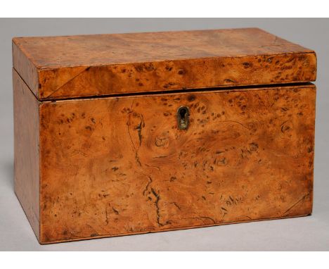 A REGENCY YEW WOOD TEA CADDY, EARLY 19TH C, THE DIVIDED INTERIOR WITH PAIR OF YEW WOOD COVERS, 20CM L The veneers slightly il