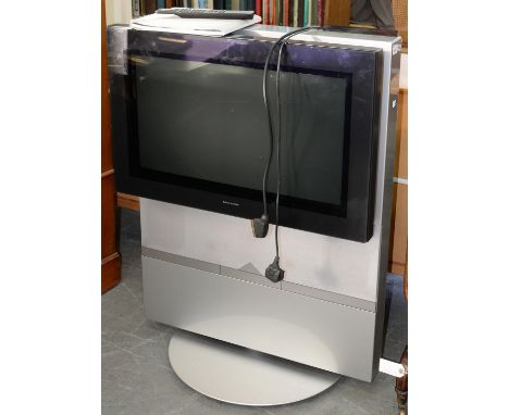 VINTAGE TV. A BANG &amp; OLUFSEN 28" BEOVISION AVANT TELEVISION, NUMBER 15698078, WITH REMOTE CONTROL, LITERATURE AND ORIGINA