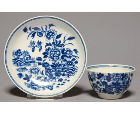 A WORCESTER TOY OR MINIATURE BLUE AND WHITE TEA BOWL AND SAUCER, C1780, TRANSFER PRINTED WITH THE FENCE PATTERN, SAUCER 98MM 
