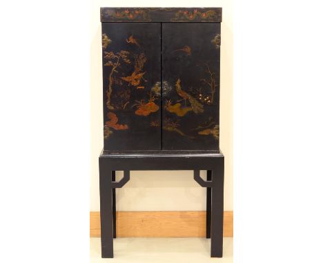 A BLACK JAPANNED CABINET ON STAND, FIRST HALF 20TH C, IN ENGLISH 18TH C STYLE, 161CM H; 73 X 31CM Very minor chips and scuffs