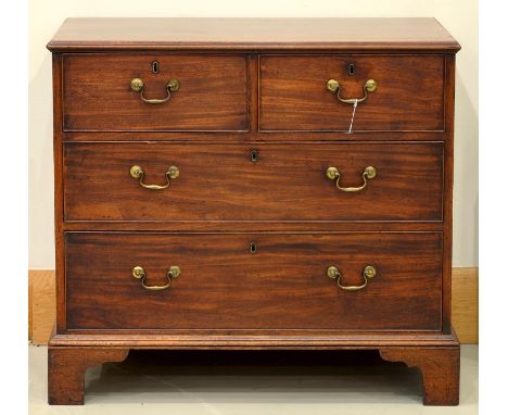 A GEORGE III MAHOGANY CHEST OF DRAWERS, C1800, FITTED TWO SHORT AND TWO LONG GRADUATED DRAWERS WITH BRASS HANDLES, ON BRACKET