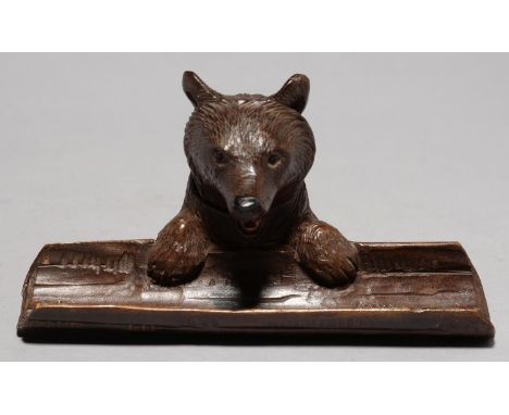 A SWISS BLACK FOREST CARVED LIMEWOOD BEAR NOVELTY INKWELL AND PEN TRAY, C1930, WITH BLACK BOOT BUTTON EYES, 19.5CM L&nbsp; &n