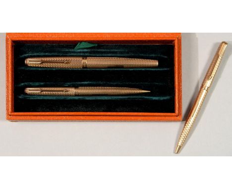 A PARKER 9CT GOLD FOUNTAIN PEN, PROPELLING PENCIL AND BALLPOINT PEN, WAVY ENGINE TURNED, MAKER'S MARK LONDON 1974, THE BALL P