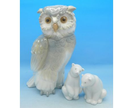 A Nao owl figure and two Nao polar bears, owl 16.5cm