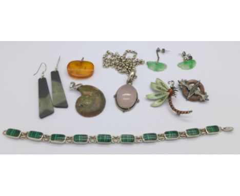 Jewellery including a silver dragonfly brooch, a silver mounted ammonite pendant, a silver and malachite bracelet, a pair of 