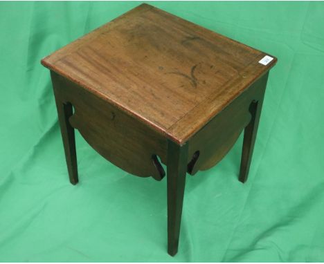 Georgian commode. The height is approximately 46.7cm.The width is approximately 45.5cm.The depth is approximately 39.8cm. 