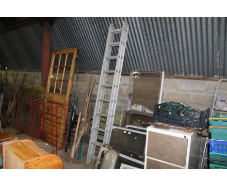 An aluminium extending ladder