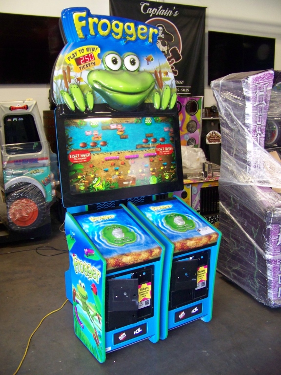 FROGGER TICKET REDEMPTION GAME ICE RAW THRILLS; Item is in used