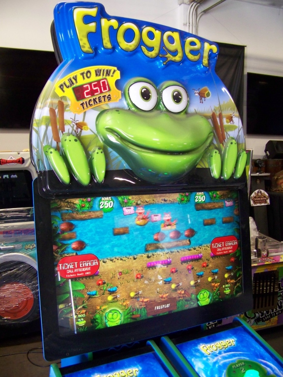 FROGGER TICKET REDEMPTION GAME ICE RAW THRILLS; Item is in used