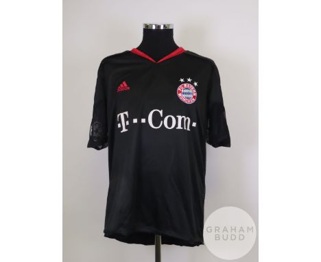 Owen Hargreaves black and red No.23 Bayern Munich Champions League short-sleeved shirt, 2004-05, Adidas, XL
with v-neck colla