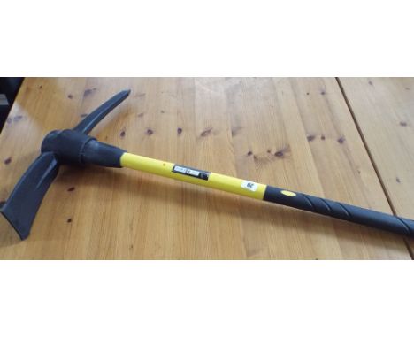 Heavy duty pick axe with fibreglass handle 