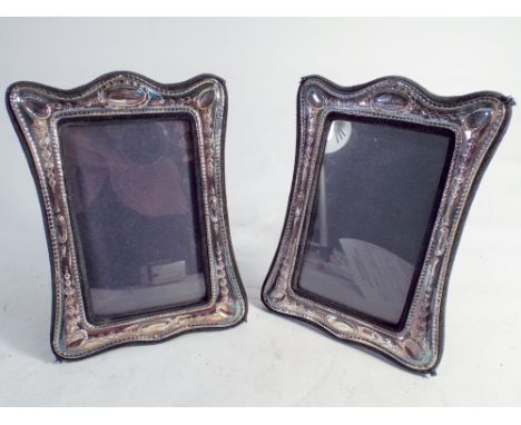 A pair of modern silver rectangular easel photograph frames height 18cms