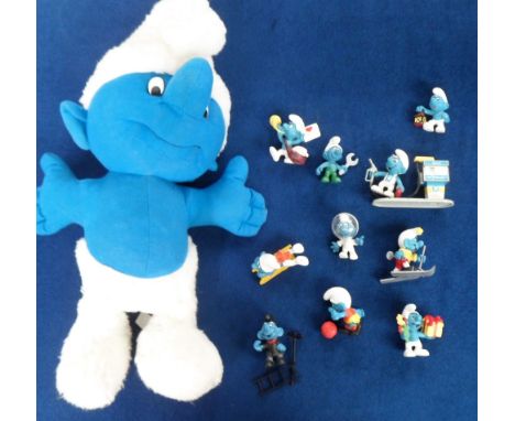 Collectables, Smurfs, 32 figures to include Astronaut, Chimney Sweep, National Gas (wear to paper labels), Sledging, Valentin